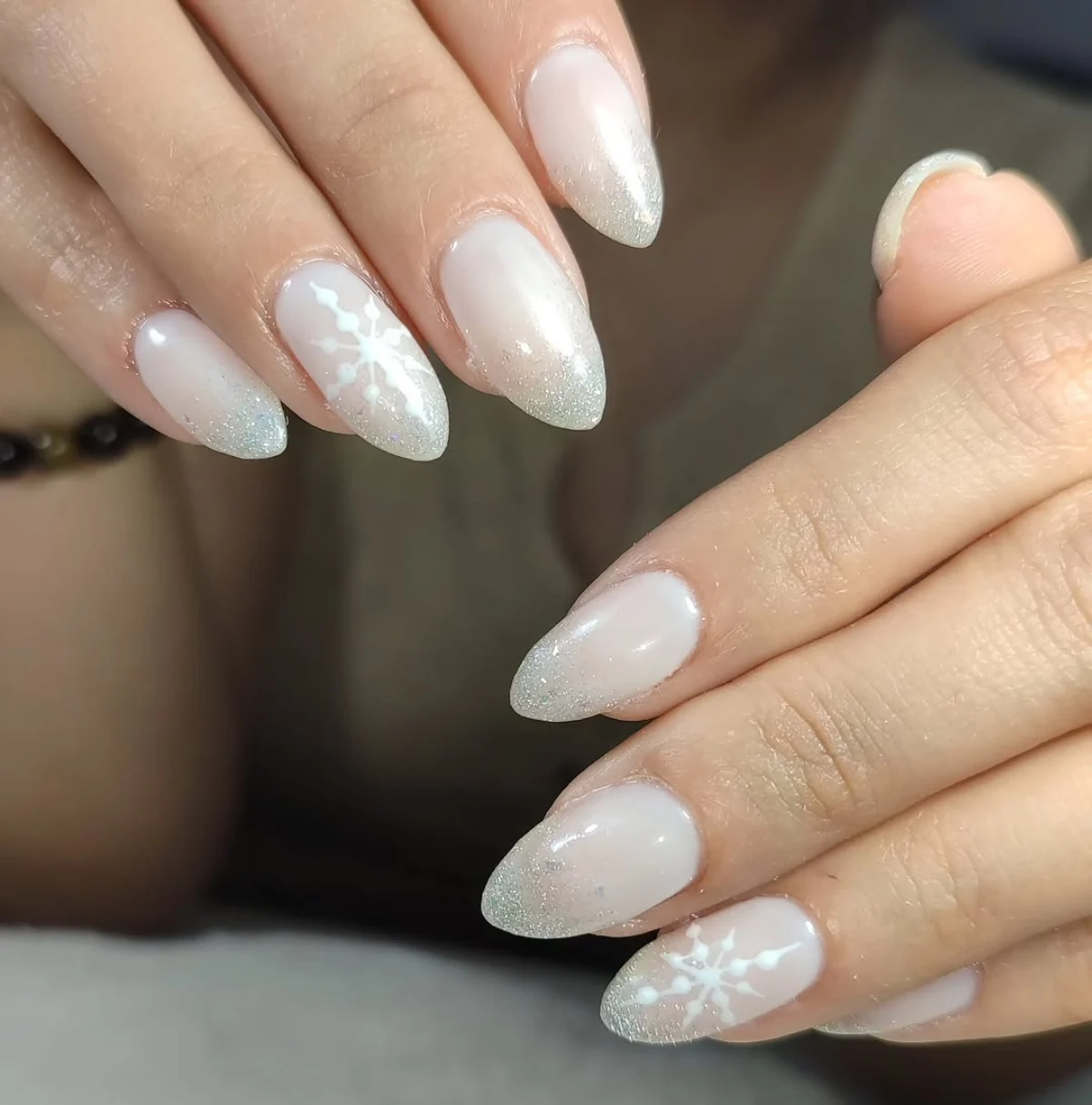 Blanco perlado y puntos