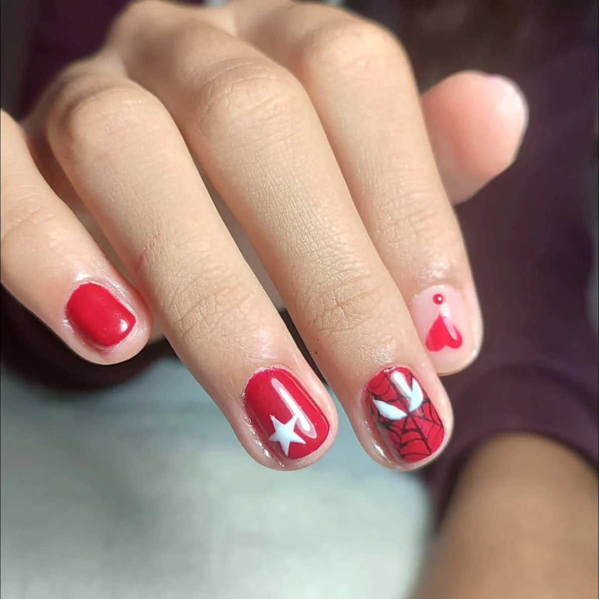 Rojo y corazones