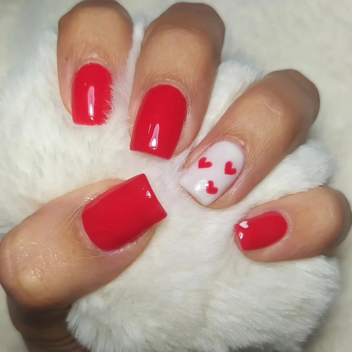 Rojo con corazones