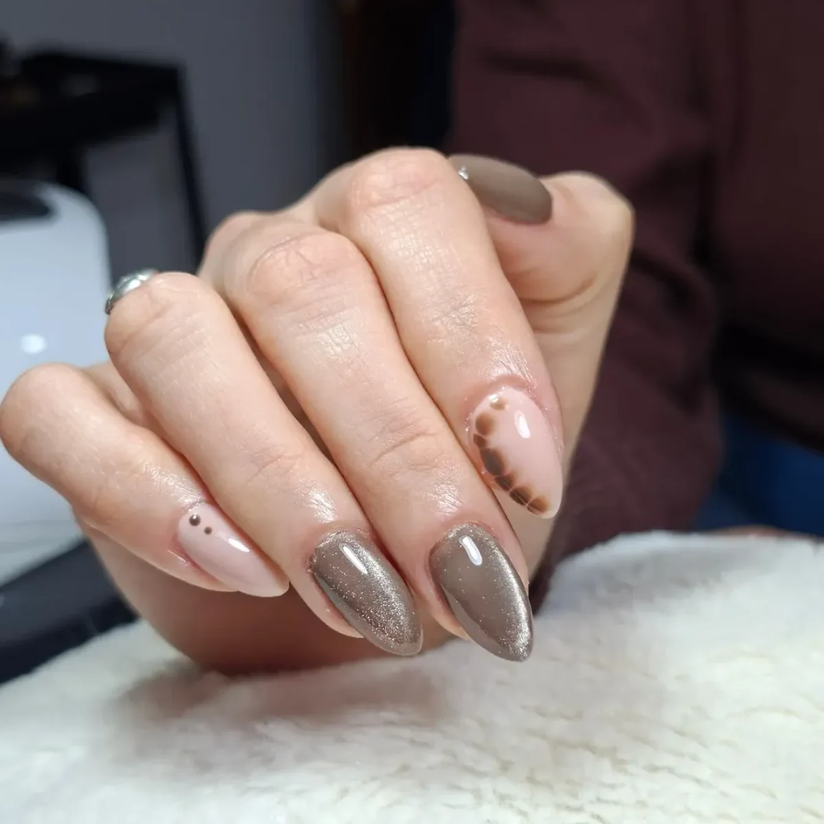 Nude y líneas delicadas